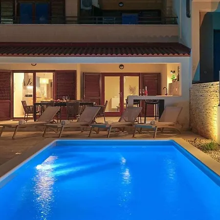 Zala With Own Pool Li Njan Holiday home Liznjan